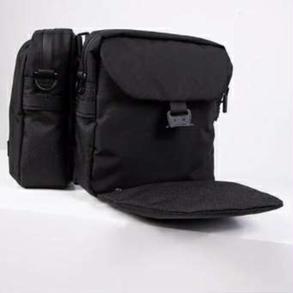 DOUGHTNUT 2-in-1 Split Back Crossbody Bag NWT - Picture 4 of 12